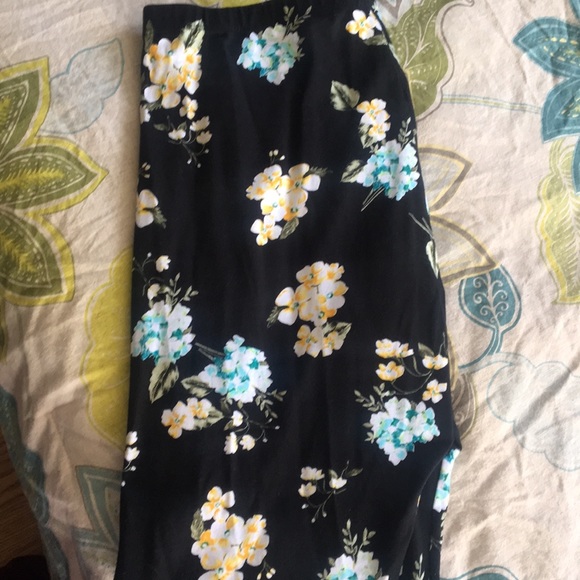 a.n.a Pants - A.N.A. Leggings XL women’s floral pattern/black